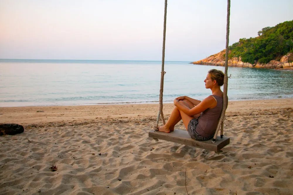 Koh Phangan ist perfekt für dich, wenn du paradiesische Sonnenuntergänge am Strand suchst.