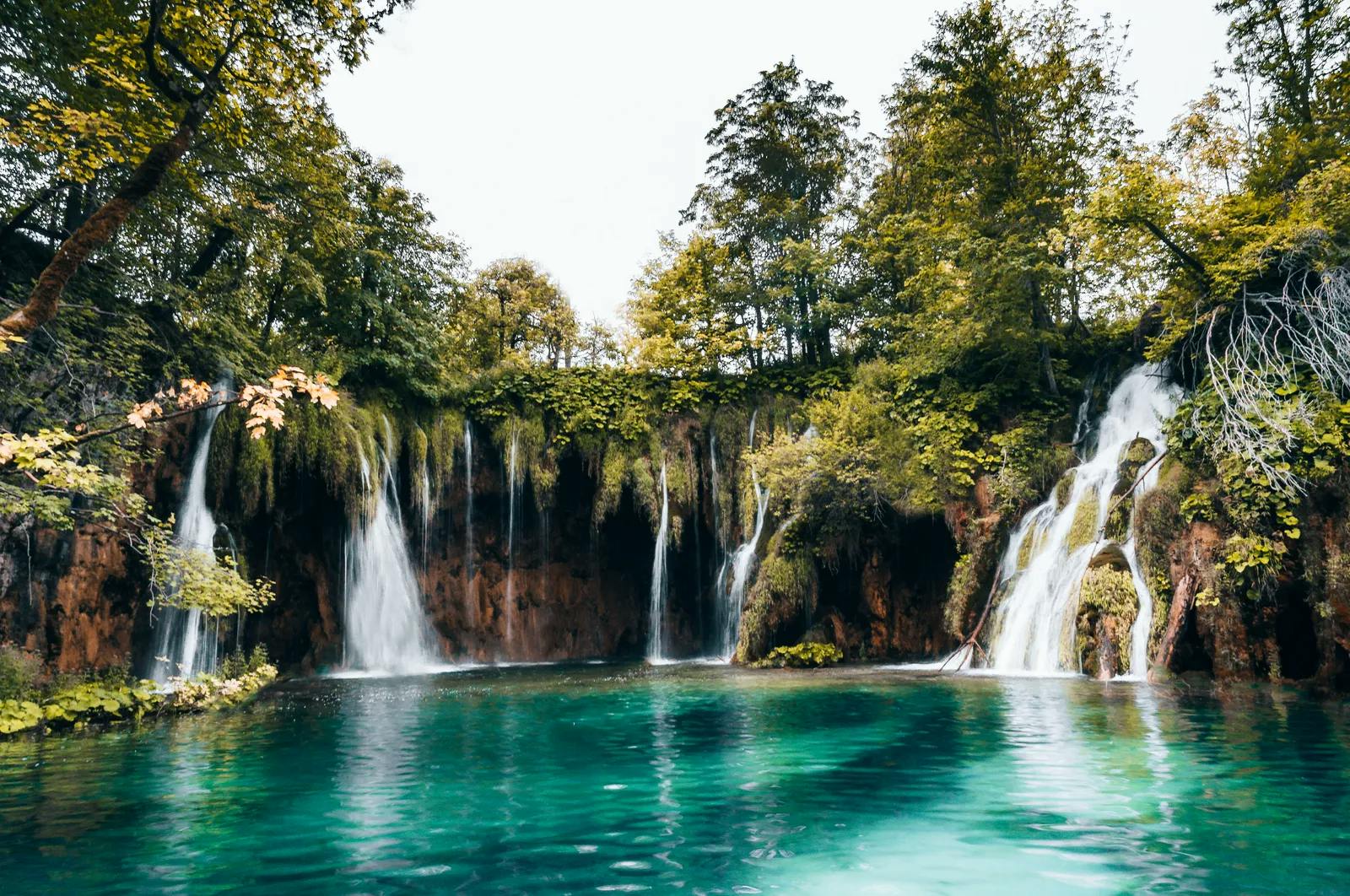 Die berühmten Wasserfälle im Nationalpark Plitvicer Seen
