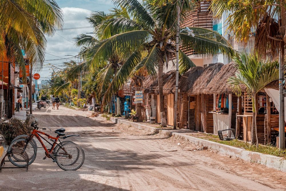 Auf der Insel Holbox gibt es keine asphaltierten Straßen - perfekt für deinen Karibik-Traum